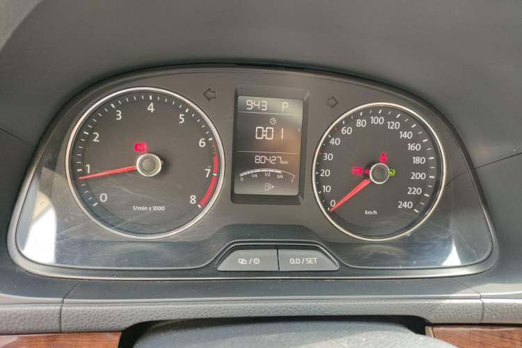 Used Volkswagen Lavida 2013 Revised Classic 1.6L Automatic Fashion Edition Odometer Close Up