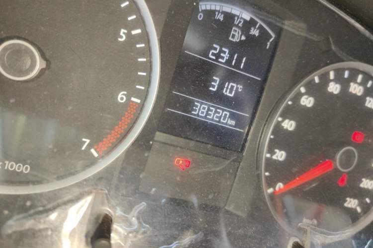 Used Volkswagen Lavida 2013 Classic 1.6L Manual Fashion Edition Odometer Close Up