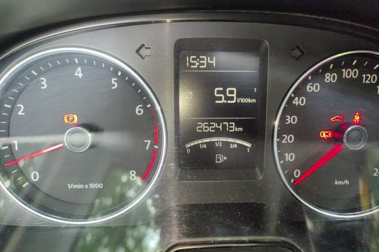 Used Volkswagen Lavida 2013 Restyled Classic 1.6L Manual Comfort Edition Odometer Close Up