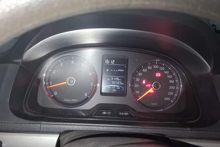 Used Volkswagen Lavida 2013 1.4TSI Manual Comfort Edition Odometer Close Up