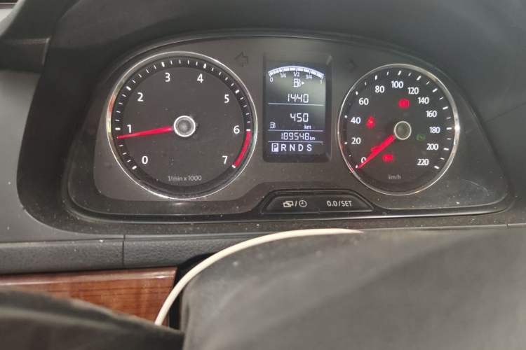 Used Volkswagen Lavida 2013 1.6L Automatic Comfort Edition Odometer Close Up