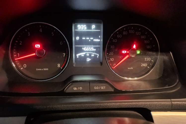 Used Volkswagen Lavida 2013 Restyled Classic 1.6L Automatic Comfort Edition Odometer Close Up