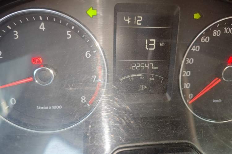 Used Volkswagen Lavida 2013 1.4TSI Manual Comfort Edition Odometer Close Up