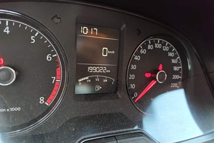 Used Volkswagen Lavida 2013 Revised Classic 1.6L Manual Fashion Edition Odometer Close Up