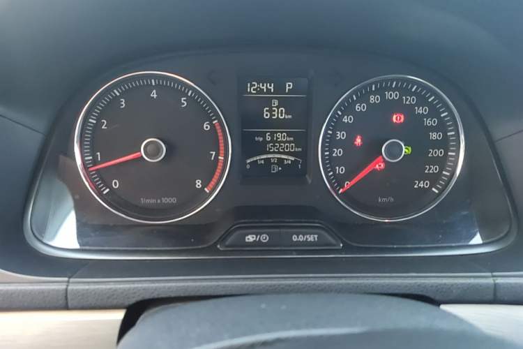 Used Volkswagen Lavida 2013 Revised Version 1.4 TSI DSG Comfort Edition Odometer Close Up