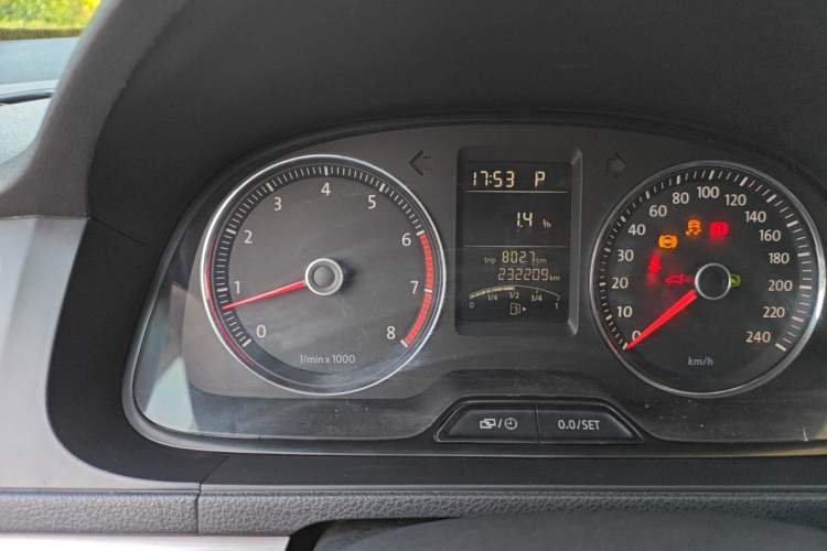 Used Volkswagen Lavida 2013 1.4TSI DSG Comfort Edition Odometer Close Up