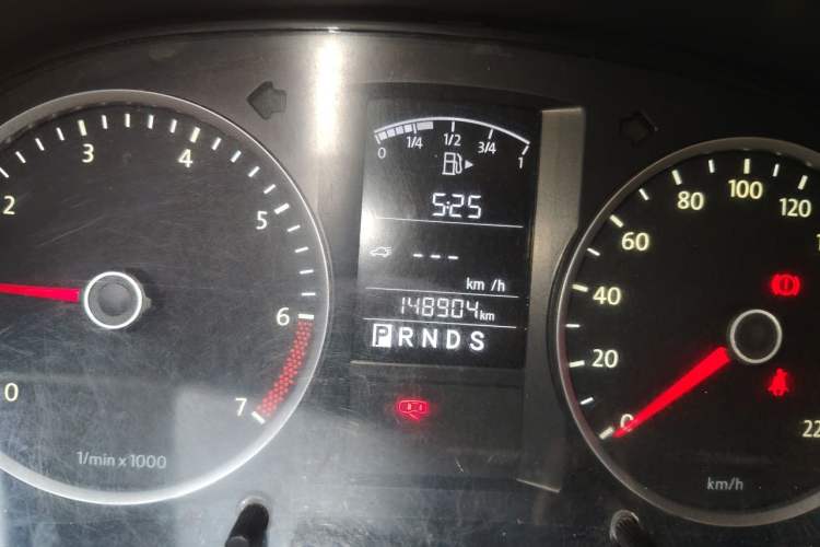 Used Volkswagen Lavida 2013 Classic 1.6L Automatic Fashion Edition Odometer Close Up