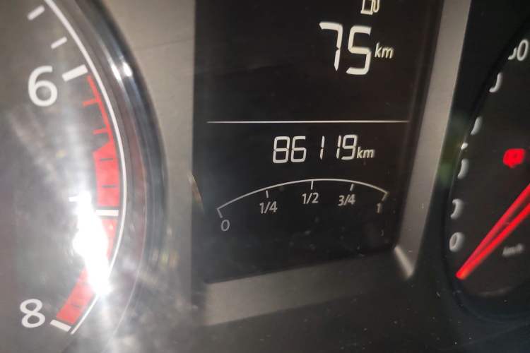Used Volkswagen Lavida 2013 Revised Classic 1.6L Automatic Fashion Edition Odometer Close Up