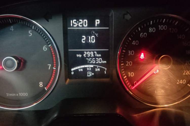 Used Volkswagen Lavida 2013 1.4TSI DSG Comfort Edition Odometer Close Up