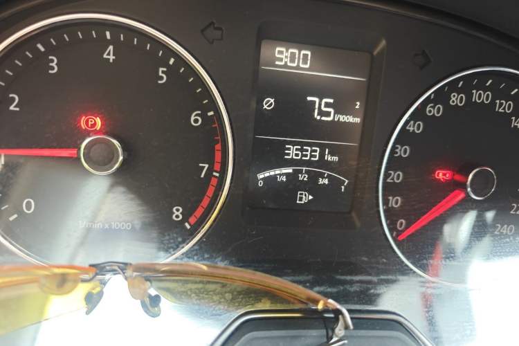 Used Volkswagen Lavida 2013 Restyled Classic 1.6L Manual Comfort Edition Odometer Close Up