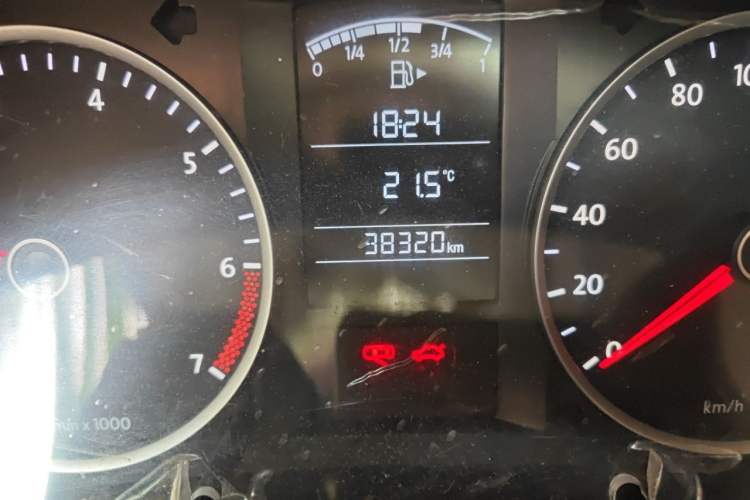Used Volkswagen Lavida 2013 Classic 1.6L Manual Fashion Edition Odometer Close Up
