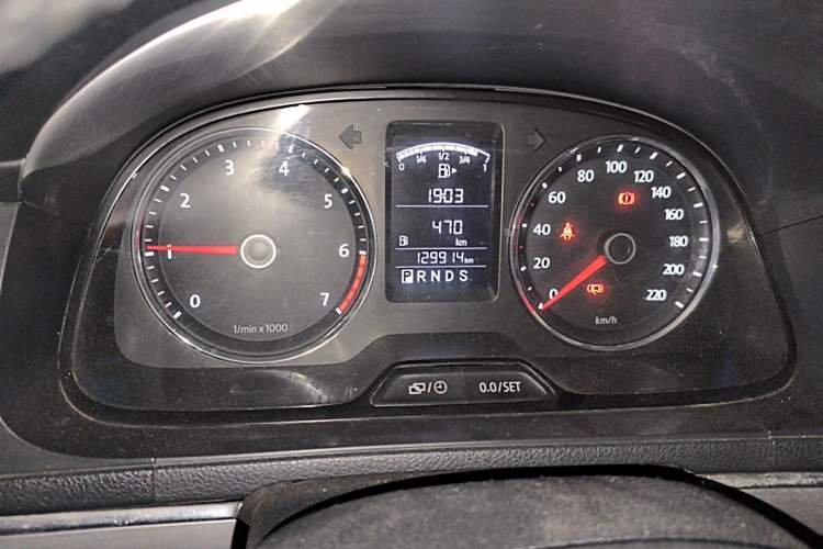 Used Volkswagen Lavida 2013 1.6L Automatic Luxury Edition Odometer Close Up