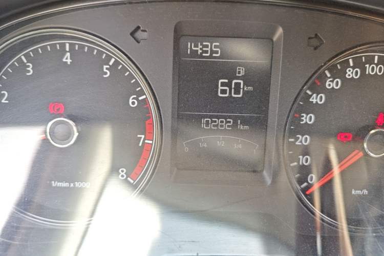 Used Volkswagen Lavida 2013 Revised Classic 1.6L Manual Fashion Edition Odometer Close Up