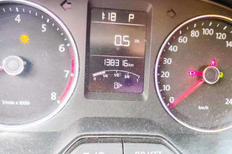 Used Volkswagen Lavida 2013 Revised Version 1.4 TSI DSG Comfort Edition Odometer Close Up