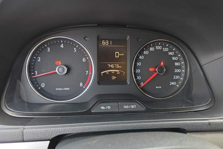 Used Volkswagen Lavida 2013 Revised Version 1.4 TSI Manual Comfort Edition Odometer Close Up