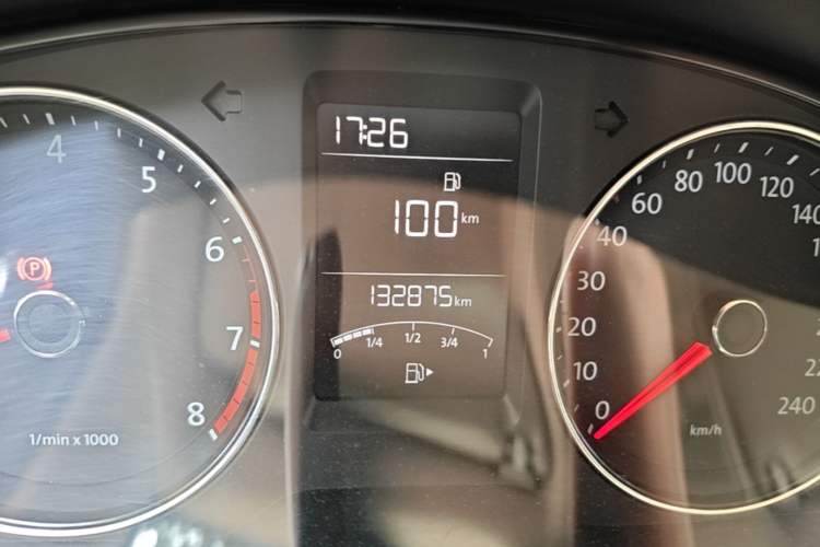Used Volkswagen Lavida 2013 1.6L Manual Comfort Edition Odometer Close Up