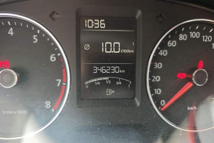 Used Volkswagen Lavida 2013 Revised Version 1.4 TSI Manual Comfort Edition Odometer Close Up