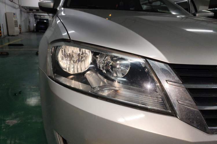 Used Volkswagen Lavida 2013 Restyled Classic 1.6L Manual Comfort Edition Right Front Headlight