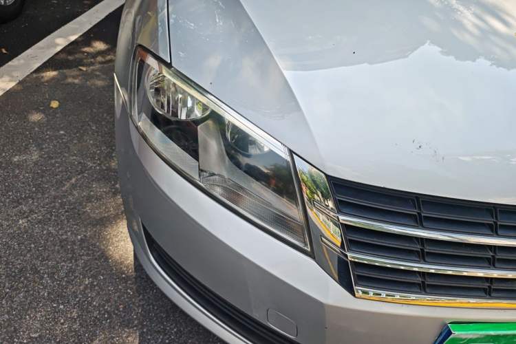 Used Volkswagen Lavida 2013 Revised Classic 1.6L Manual Fashion Edition Right Front Headlight
