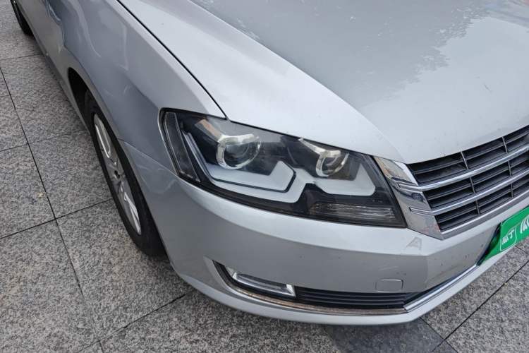 Used Volkswagen Lavida 2013 1.4TSI DSG Comfort Edition Right Front Headlight