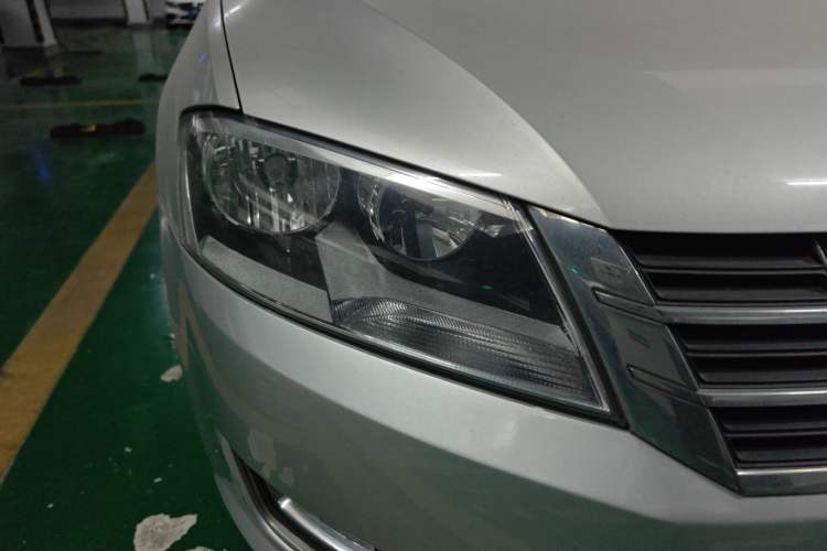 Used Volkswagen Lavida 2013 Revised Version 1.4 TSI DSG Comfort Edition Right Front Headlight