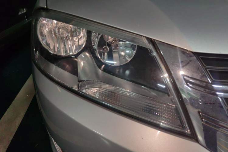 Used Volkswagen Lavida 2013 Revised Version 1.6L Automatic Luxury Edition Right Front Headlight