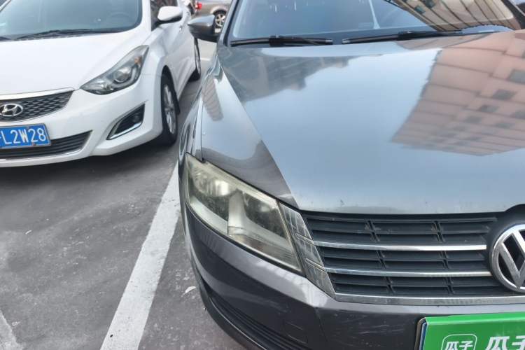 Used Volkswagen Lavida 2013 Revised Classic 1.6L Manual Fashion Edition Right Front Headlight