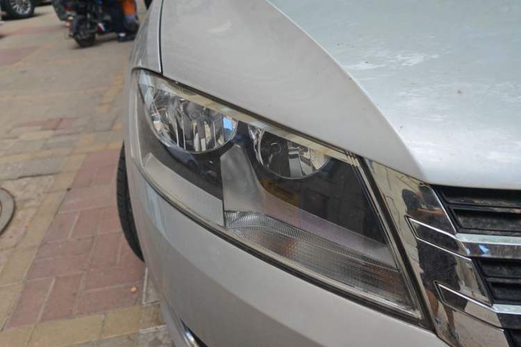 Used Volkswagen Lavida 2013 Restyled Classic 1.6L Automatic Comfort Edition Right Front Headlight