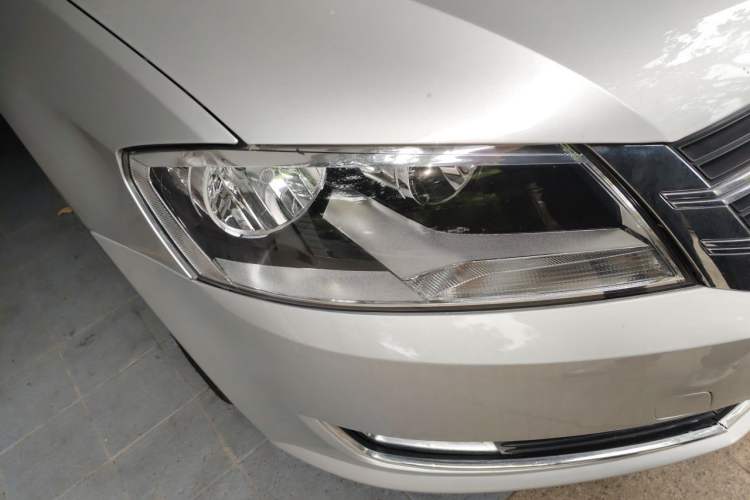 Used Volkswagen Lavida 2013 1.6L Automatic Luxury Edition Right Front Headlight