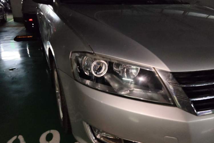 Used Volkswagen Lavida 2013 Revised Classic 1.6L Automatic Fashion Edition Right Front Headlight