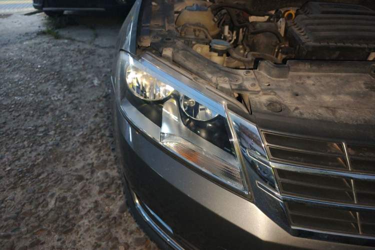 Used Volkswagen Lavida 2013 1.6L Manual Comfort Edition Right Front Headlight