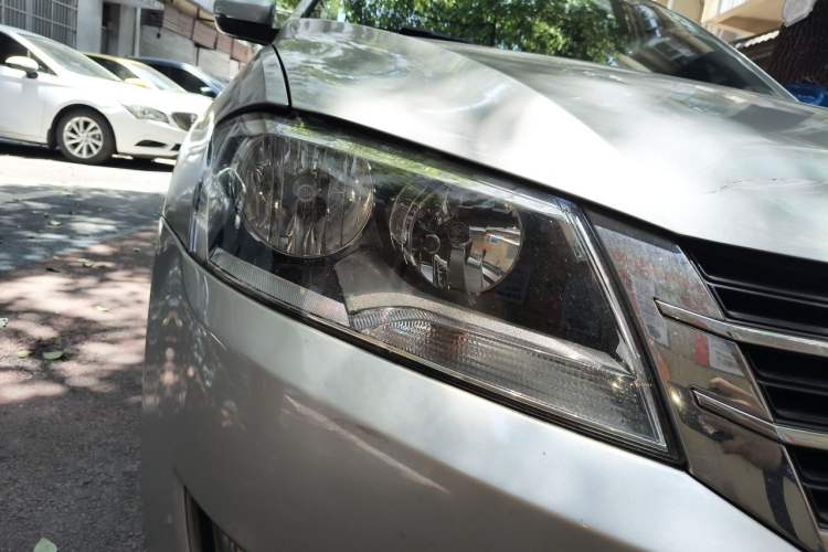 Used Volkswagen Lavida 2013 Revised Version 1.4 TSI Manual Comfort Edition Right Front Headlight