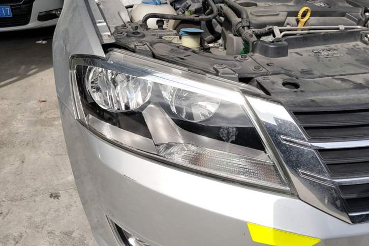 Used Volkswagen Lavida 2013 1.4TSI DSG Comfort Edition Right Front Headlight