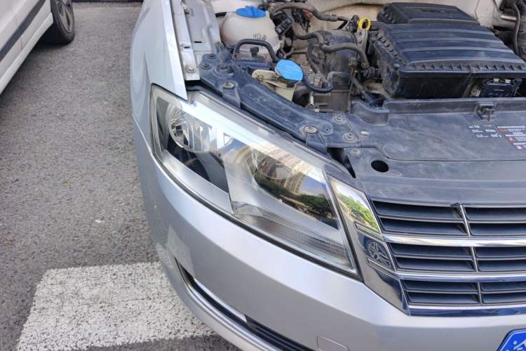 Used Volkswagen Lavida 2013 Restyled Classic 1.6L Manual Comfort Edition Right Front Headlight