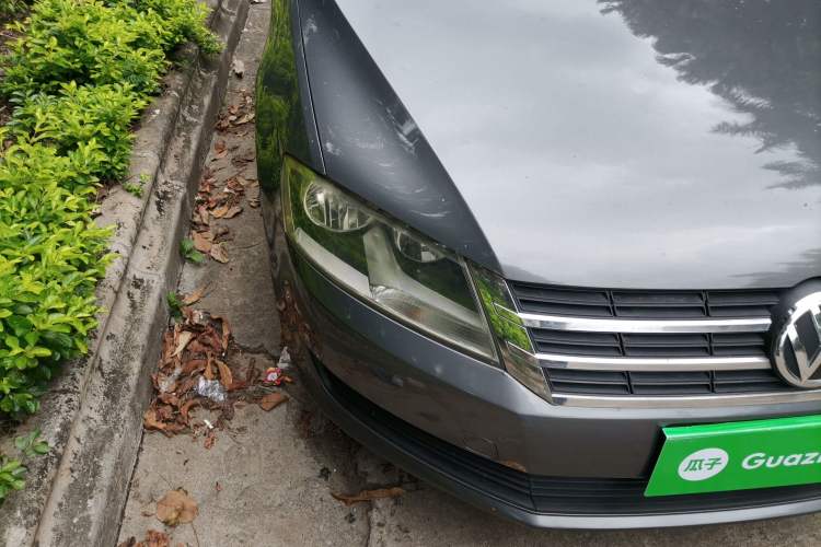 Used Volkswagen Lavida 2013 Revised Classic 1.6L Automatic Fashion Edition Right Front Headlight