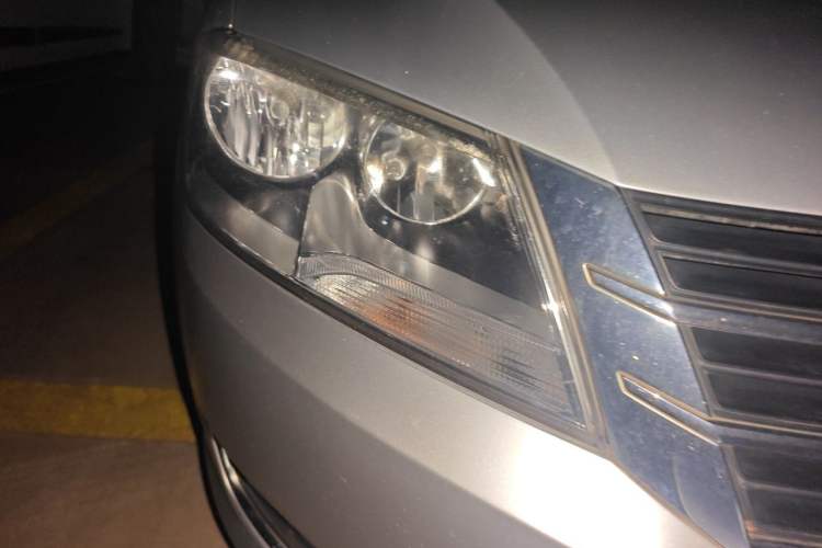 Used Volkswagen Lavida 2013 1.6L Manual Comfort Edition Right Front Headlight