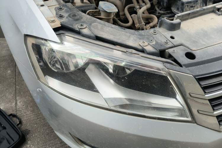 Used Volkswagen Lavida 2013 Revised Version 1.4 TSI Manual Comfort Edition Right Front Headlight