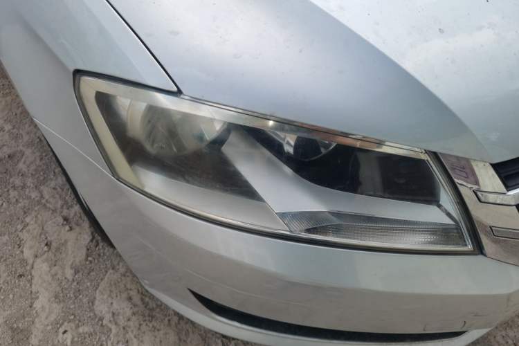 Used Volkswagen Lavida 2013 Revised Classic 1.6L Automatic Fashion Edition Right Front Headlight