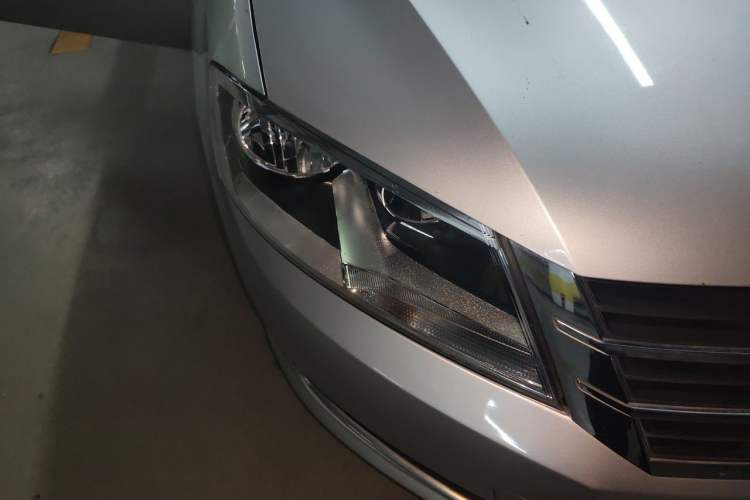 Used Volkswagen Lavida 2013 Revised Version 1.4 TSI Manual Comfort Edition Right Front Headlight
