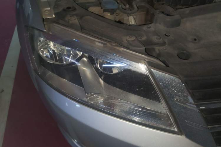 Used Volkswagen Lavida 2013 1.6L Automatic Comfort Edition Right Front Headlight