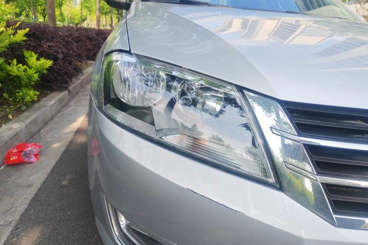 Used Volkswagen Lavida 2013 Restyled Classic 1.6L Automatic Comfort Edition Right Front Headlight