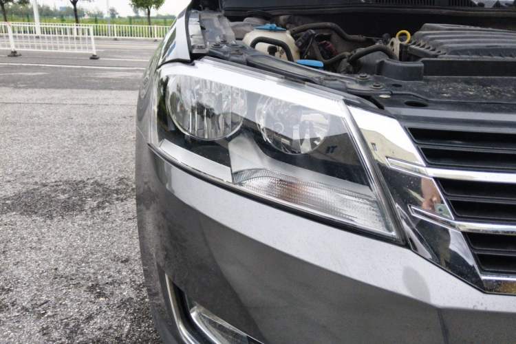 Used Volkswagen Lavida 2013 Restyled Classic 1.6L Automatic Comfort Edition Right Front Headlight