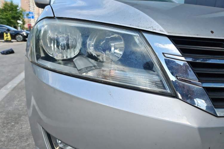 Used Volkswagen Lavida 2013 Restyled Classic 1.6L Automatic Comfort Edition Right Front Headlight