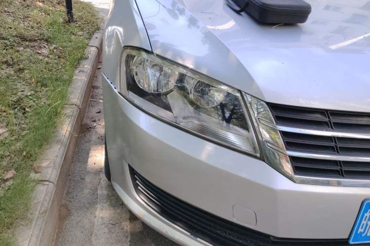 Used Volkswagen Lavida 2013 Revised Classic 1.6L Automatic Fashion Edition Right Front Headlight
