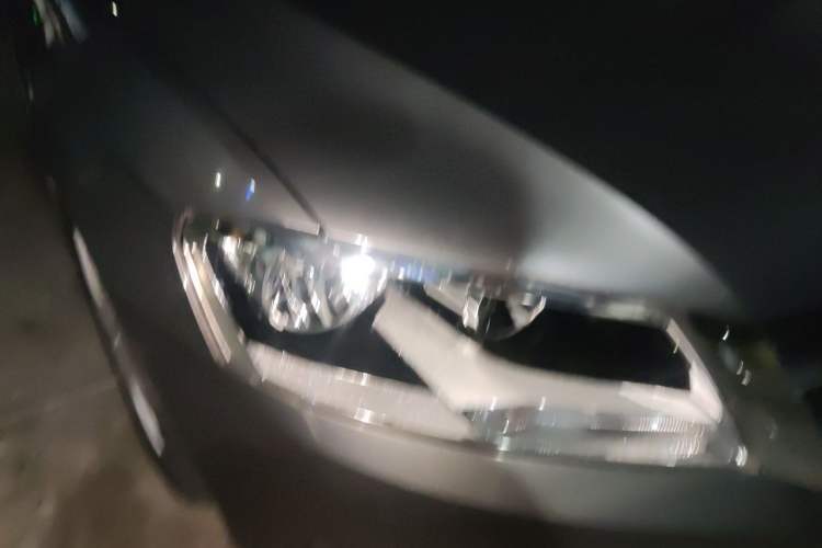 Used Volkswagen Lavida 2013 1.6L Automatic Luxury Edition Right Front Headlight