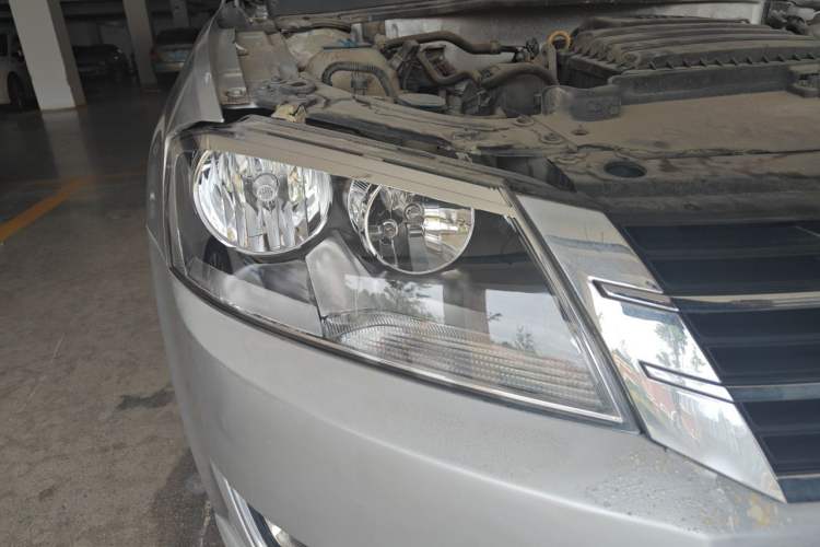 Used Volkswagen Lavida 2013 Restyled Classic 1.6L Manual Comfort Edition Right Front Headlight