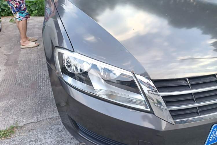 Used Volkswagen Lavida 2013 1.6L Manual Fashion Edition Right Front Headlight