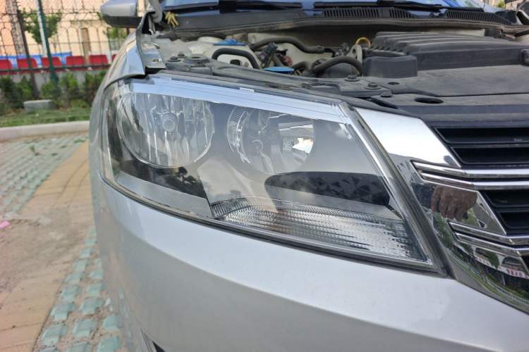 Used Volkswagen Lavida 2013 1.6L Automatic Comfort Edition Right Front Headlight