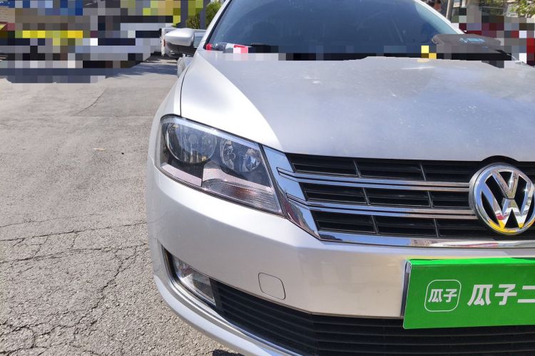 Used Volkswagen Lavida 2013 Revised Version 1.6L Automatic Luxury Edition Right Front Headlight