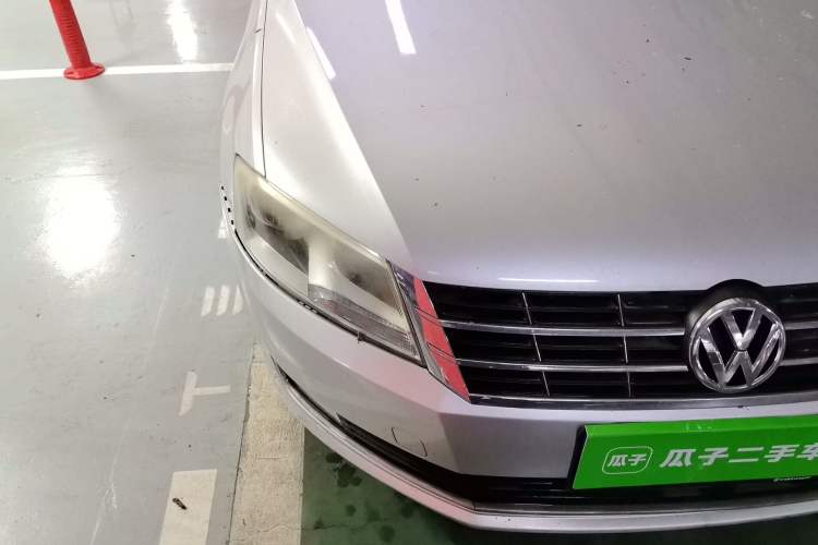 Used Volkswagen Lavida 2013 1.6L Manual Comfort Edition Right Front Headlight
